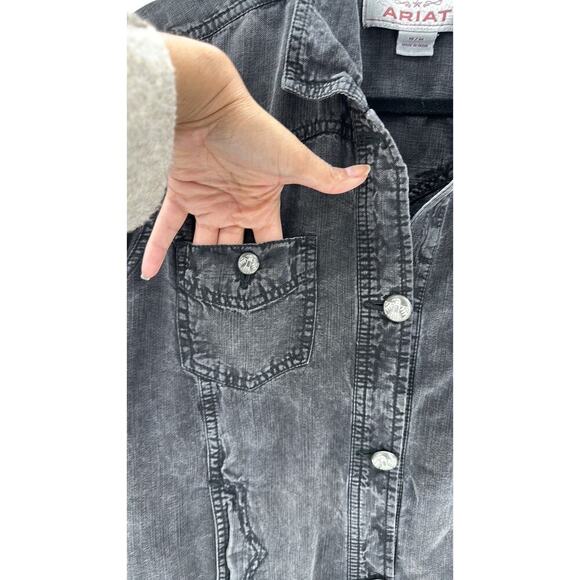 Ariat black gray lightweight shacket with Aztec native indigenous accent buttons - Picture 4 of 9